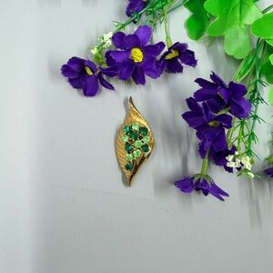 Vintage Gold Plated Leaf Brooch with Green Austrian Crystal Accents